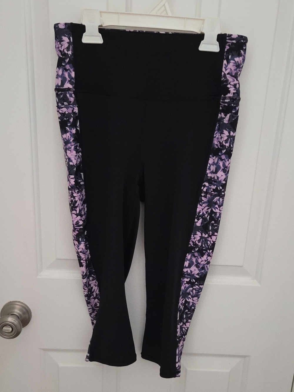 Skechers Black Leggings with Lavender Floral Side Pockets